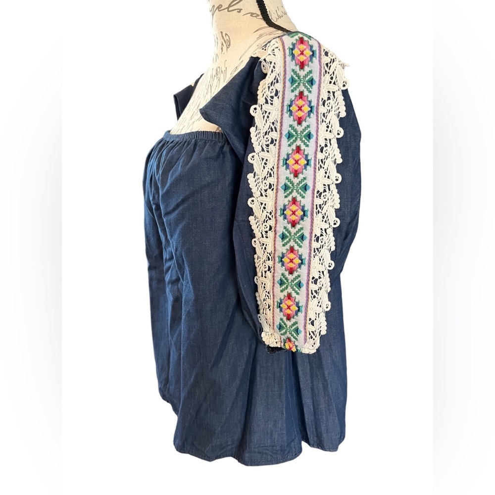 NWOT VaVa by Joy Han Blue Chambray Off Shoulder Embroidered Sleeve Blouse Large - Picture 6 of 16